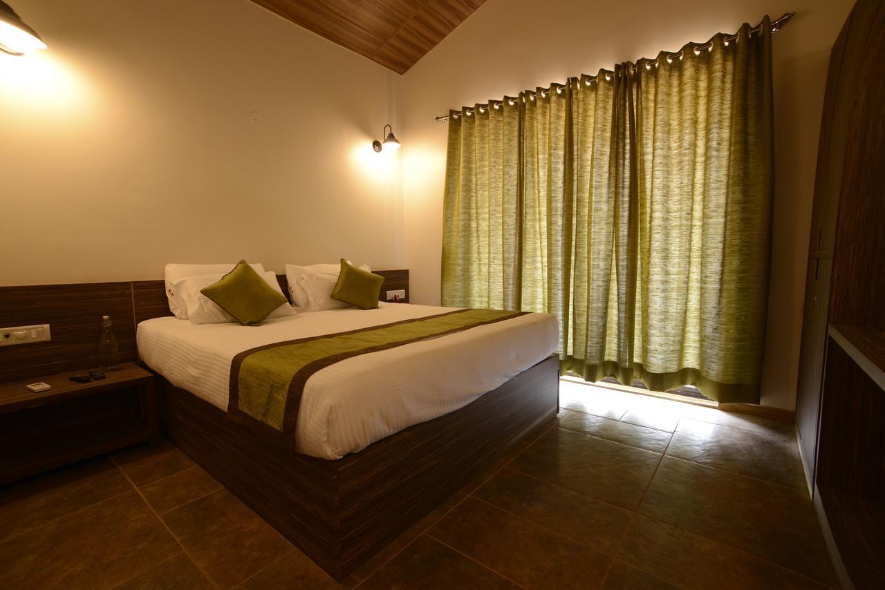 Feet Up Amaranth Resort Dāpoli Zewnętrze zdjęcie